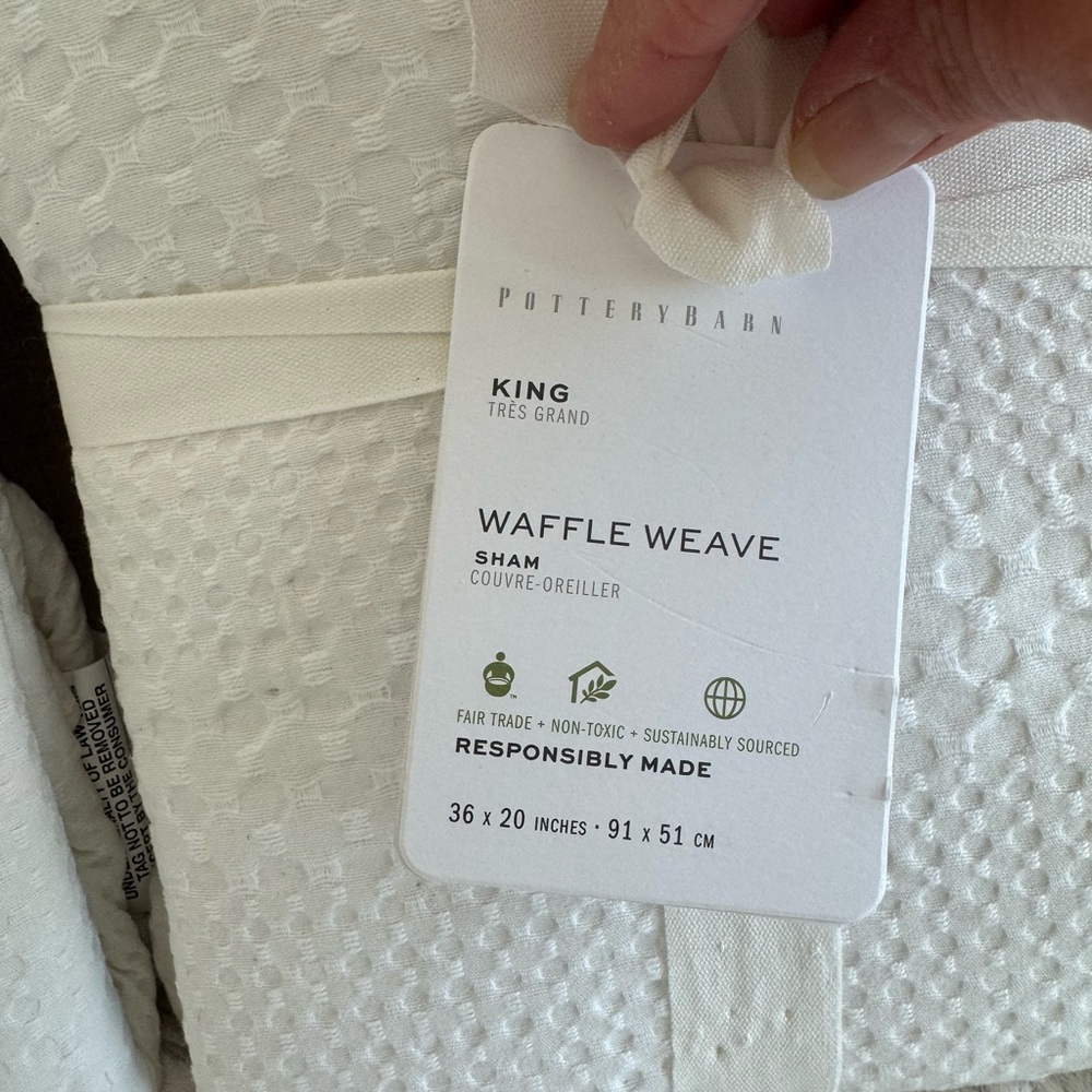 NWT - 2 King Size Pottery Barn White Waffle Weave Pillow Shams - Picture 3 of 7